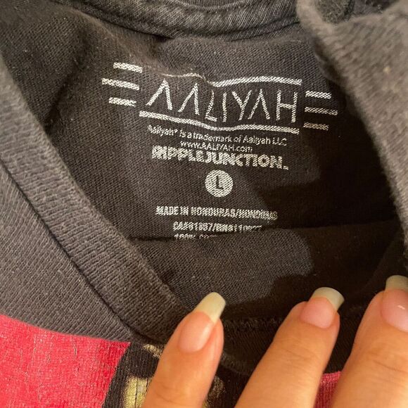 4 Graphic T-Shirts Bundle Levi’s, Retro, Indie Rock, J Crew Multicolor Men/Women - Picture 3 of 7